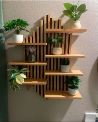 Staggered display shelf